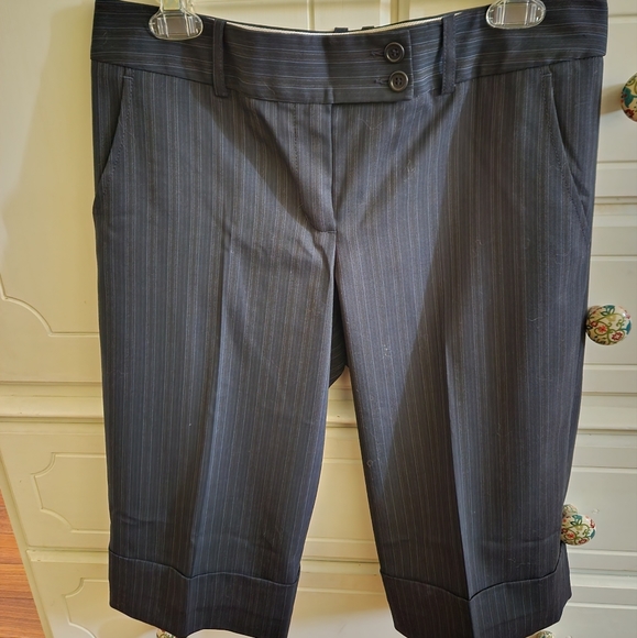 BCBGMaxAzria Pants - Womens BCBG MAX AZRIA capri pin strip pants.